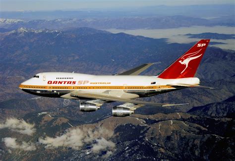 does the 747 still fly